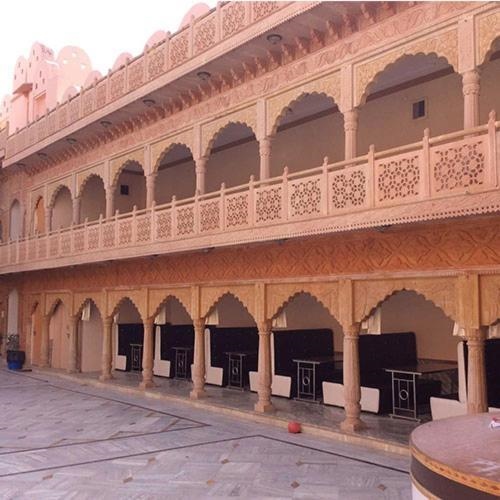 R World Hotel & Restaurant