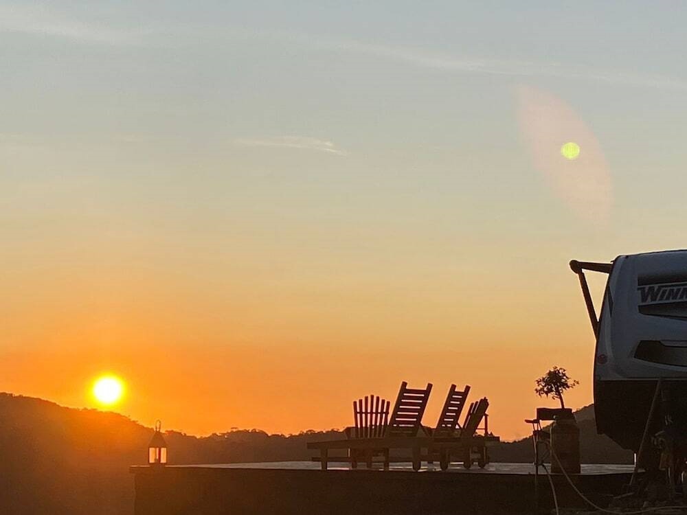 Romântico Trailer com Vista Incrível