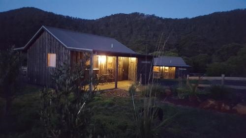 Rustic Hut Bush Retreat