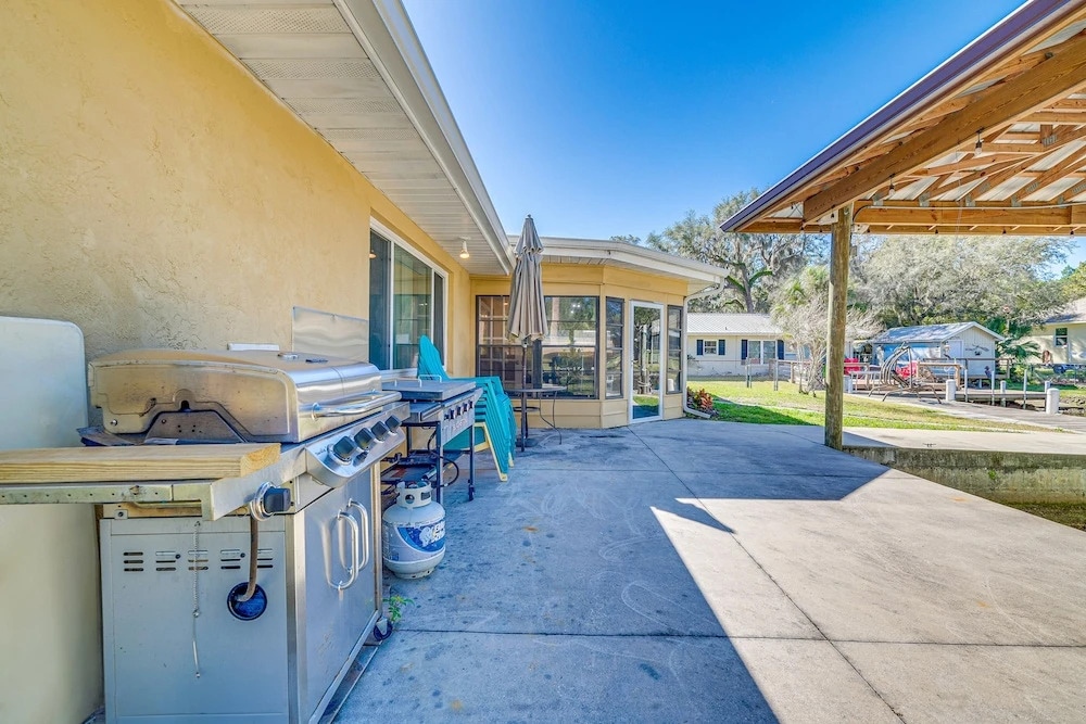 Riverfront Home With Private Dock, Fire Pit!