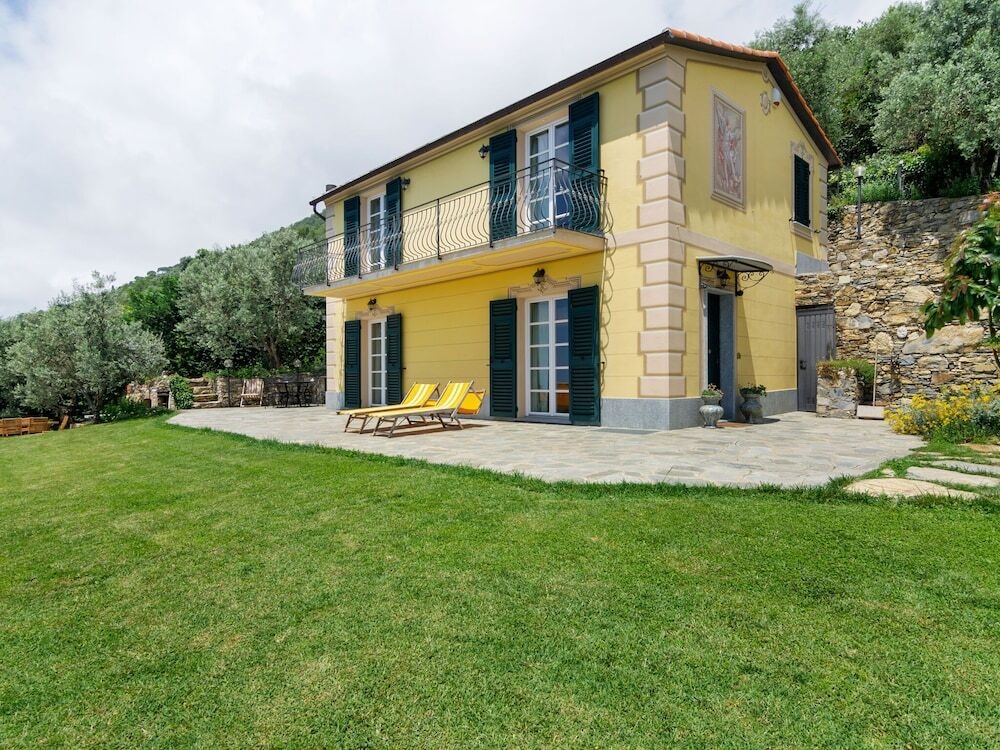 Scenic Holiday Home In Pieve Ligure With Private Garden