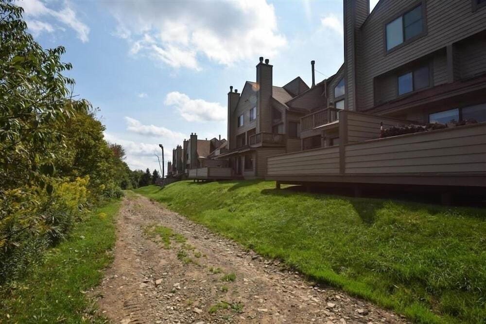 Seven Springs 1 BR Loft Condo, Ski In Ski Out! by RedAwning