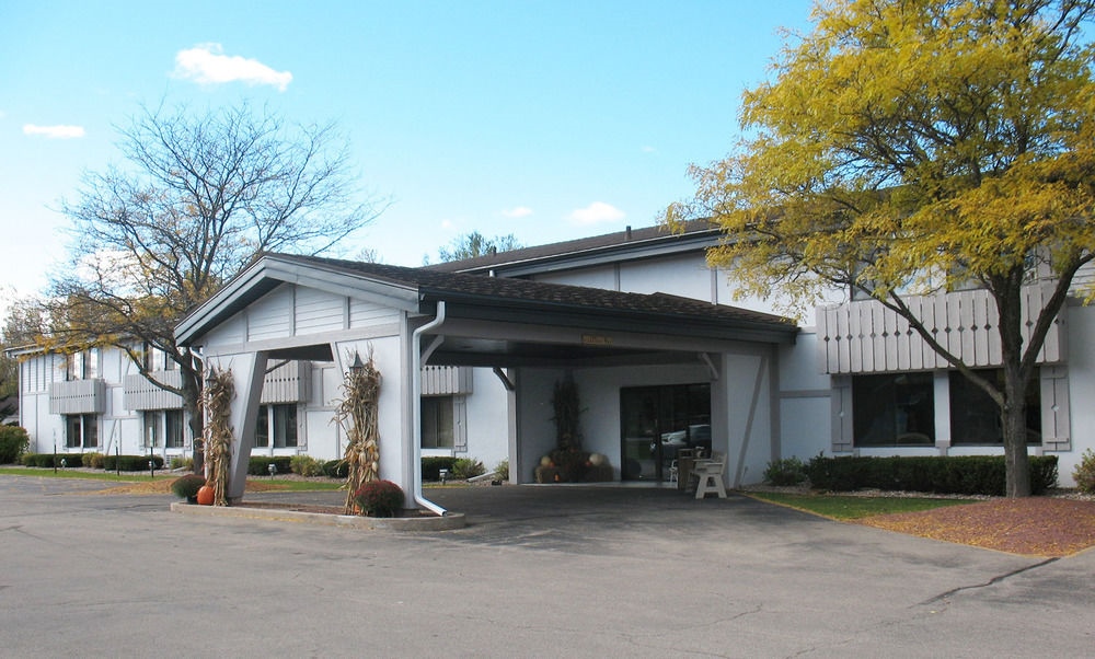 Shawano Four Seasons Hotel