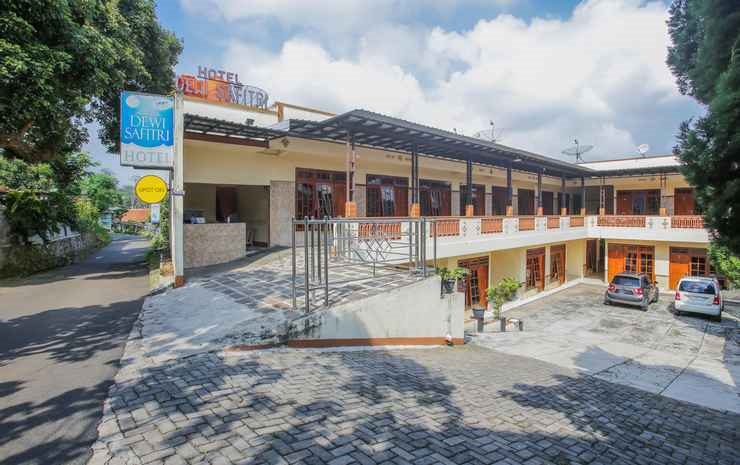 Spot On 90092 Dewi Safitri Hotel