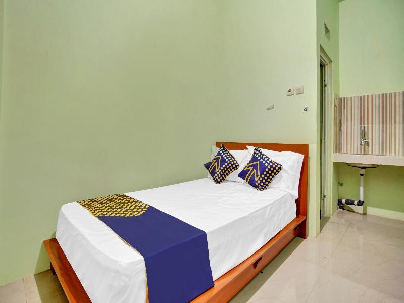 Oyo 90537 De Wisma Emas