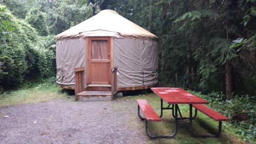 Snowflower Camping Resort 16 Ft. Yurt 10