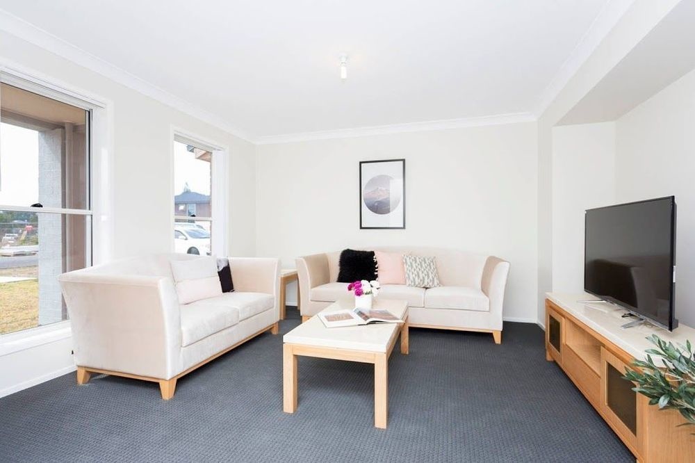 Spacious 5 Bedroom Home On Golf Resort + Parking