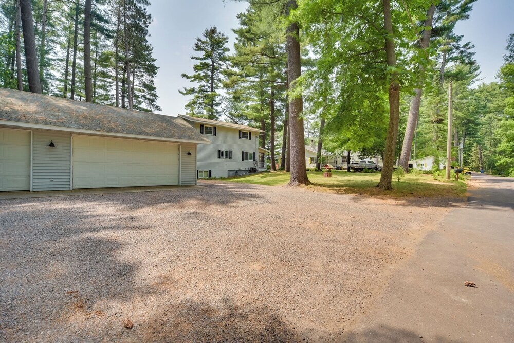 Spacious Home W/ Deck On Lake Chetek!