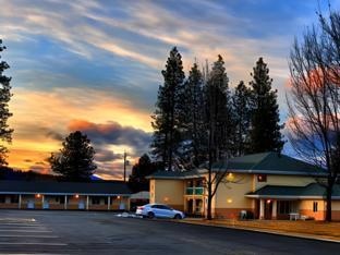 Shasta Pines Motel & Suites