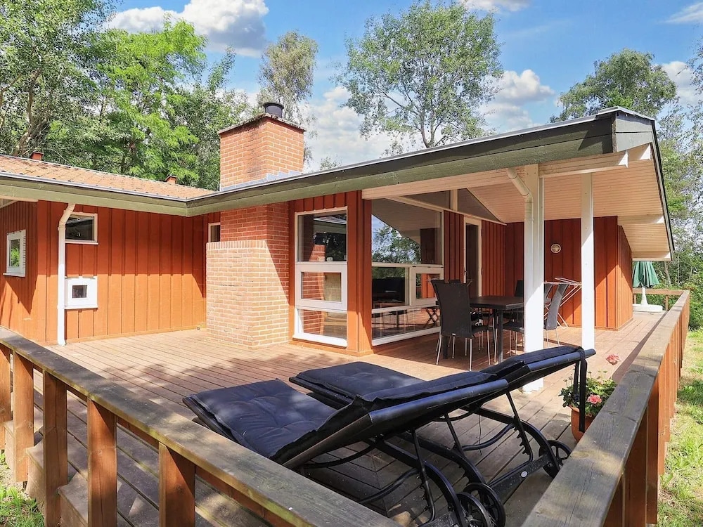 10 Person Holiday Home In Vaeggerlose