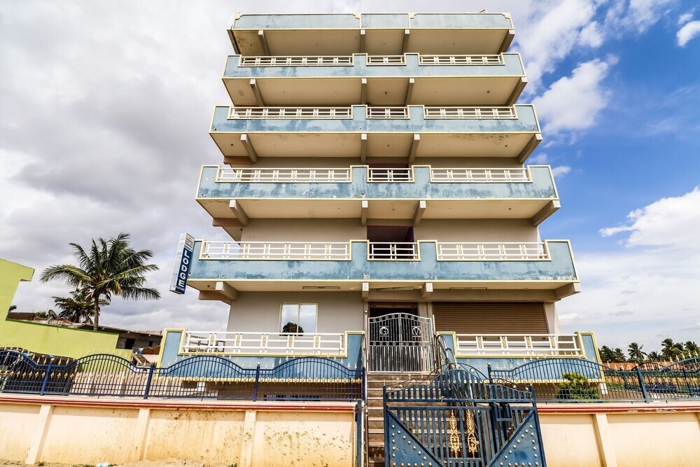 Spot On 48301 Thirumala Boarding & Lodge