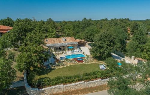 Family Villa Lipica With Private Pool And Jacuzzi