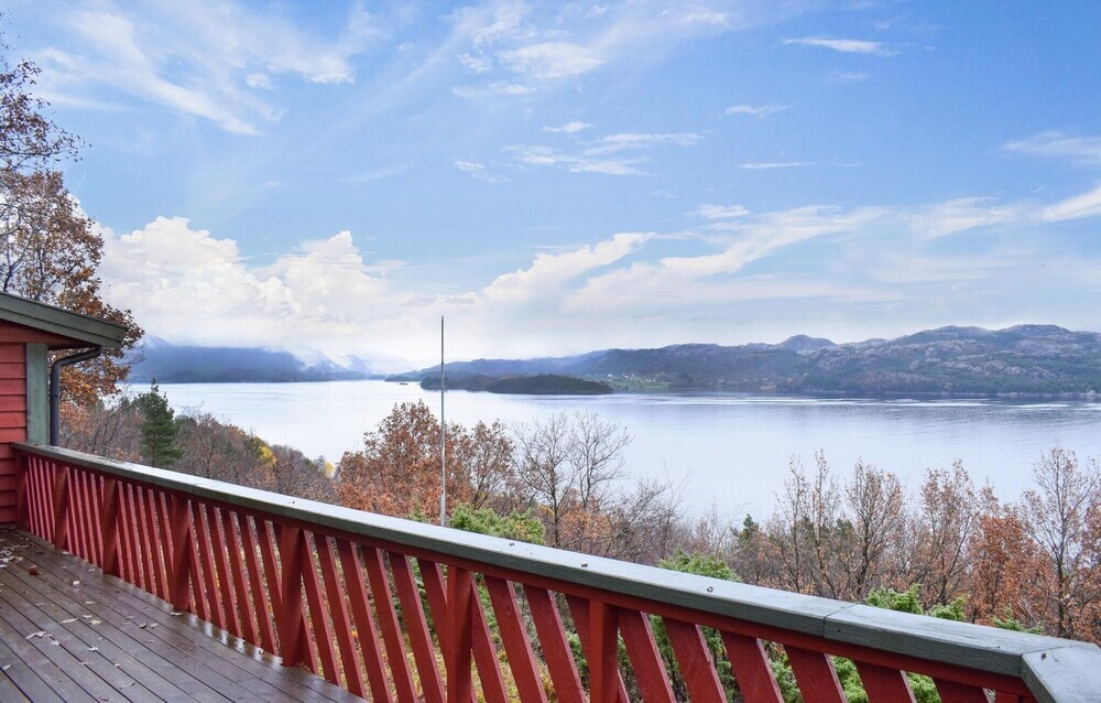 Stunning Home In Stord With 3 Bedrooms And Wifi