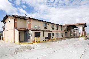 Super 8 By Wyndham Rawlins