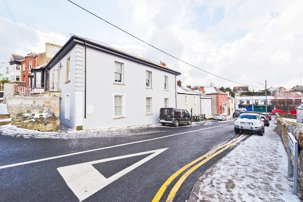 Sweet Inn - Gorgeous Howth I