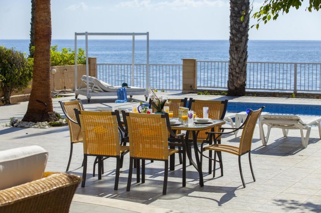 Sunset Beachfront Villa Meneou