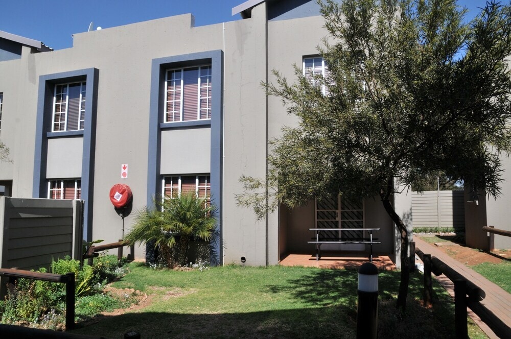 Summer Garden Guest House (Garden Shed)