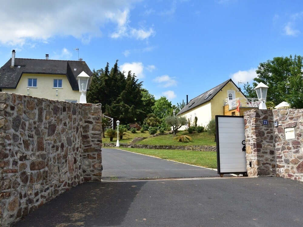 Stunning Holiday Home in Quinévilla Near Beach