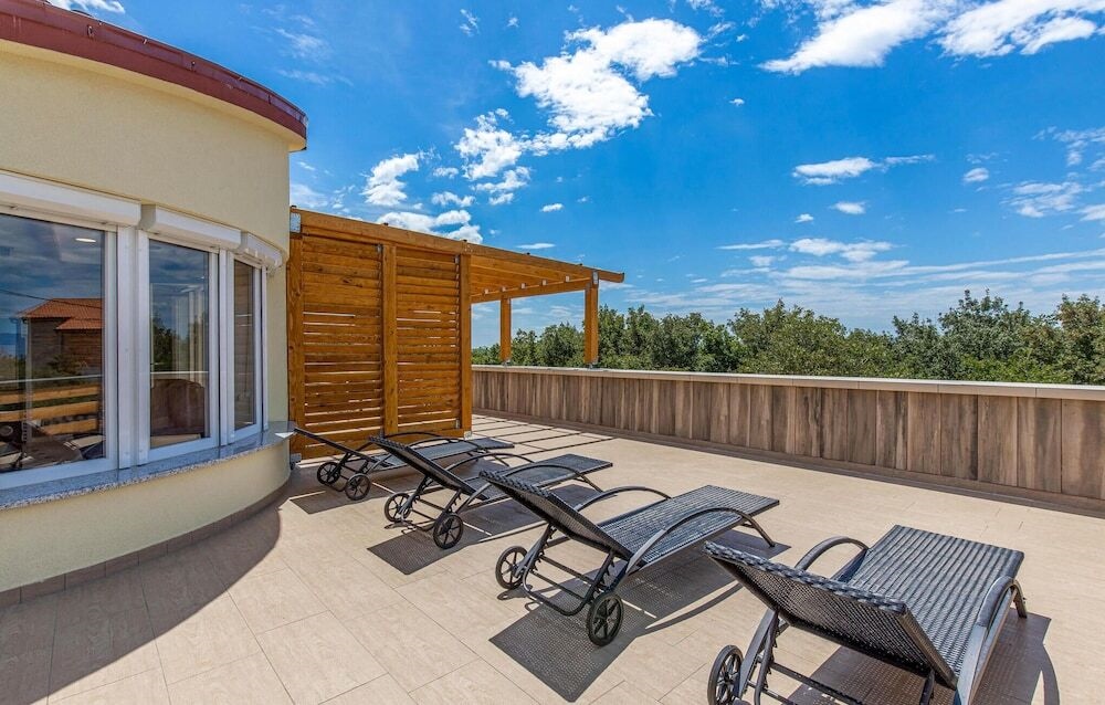 Stunning Home In Smrika With Wifi And 3 Bedrooms