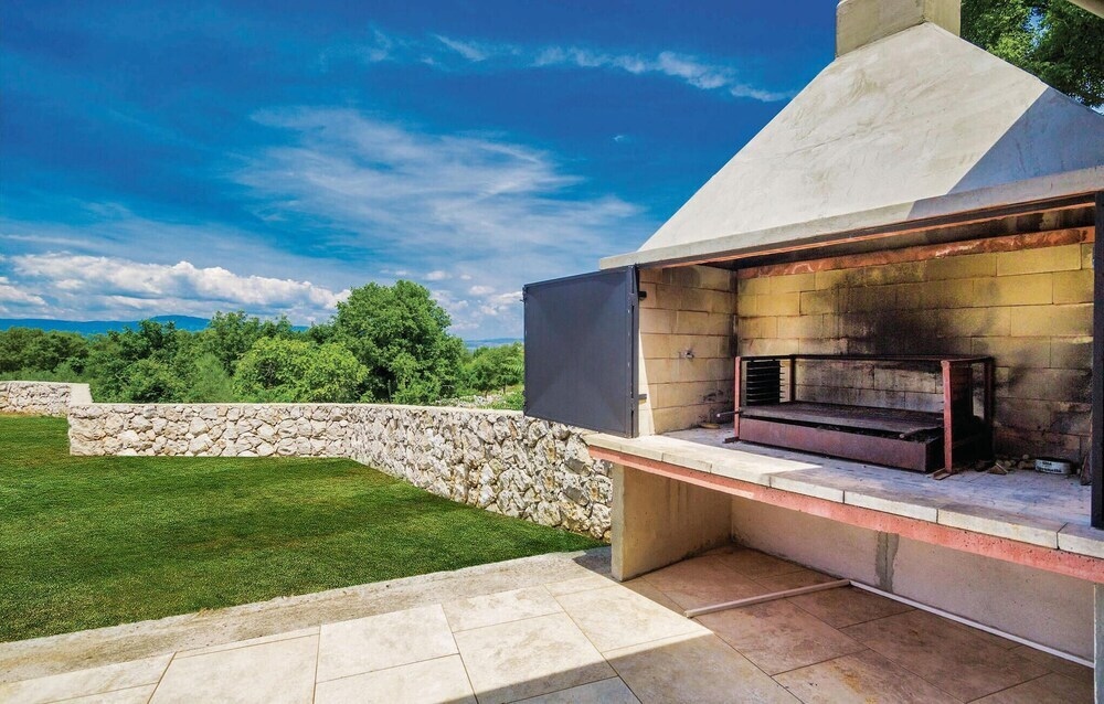 Stunning Home In Sabljici With Wifi And 3 Bedrooms