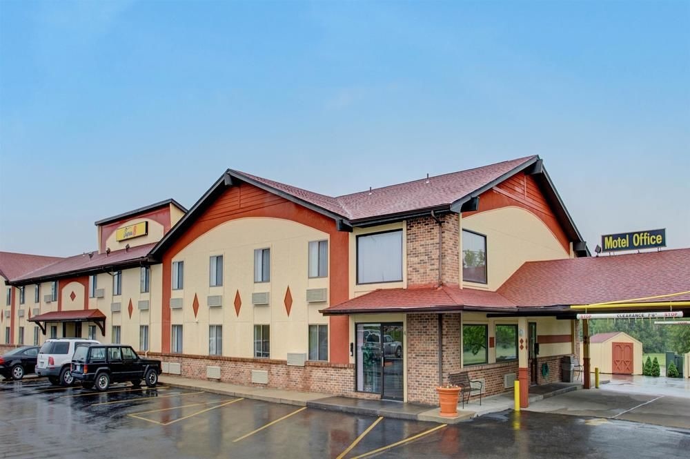 Super 8 Motel - Wentzville