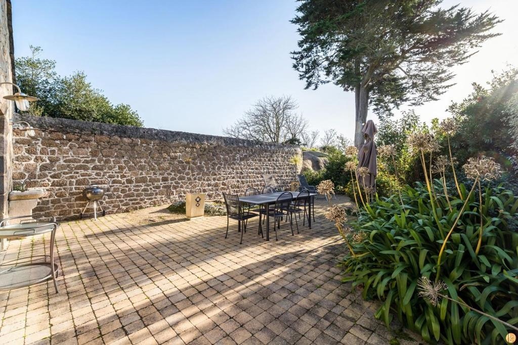 Superbe Villa 4 Étoiles Avec Très Belles Prestations Et Jardin Sur la Mer À Tregastel - Ref 7