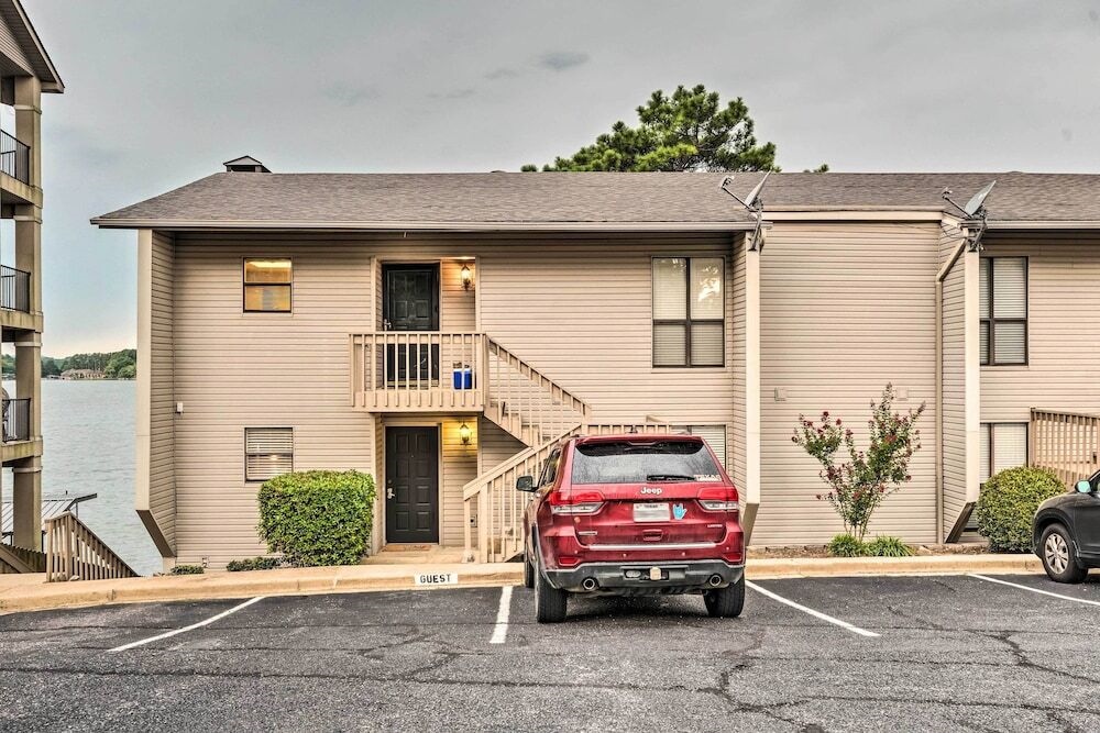 Sunset-View Resort Condo On Lake Hamilton!