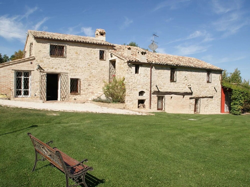 Belvilla By Oyo Spacious Villa In Treia With Pool