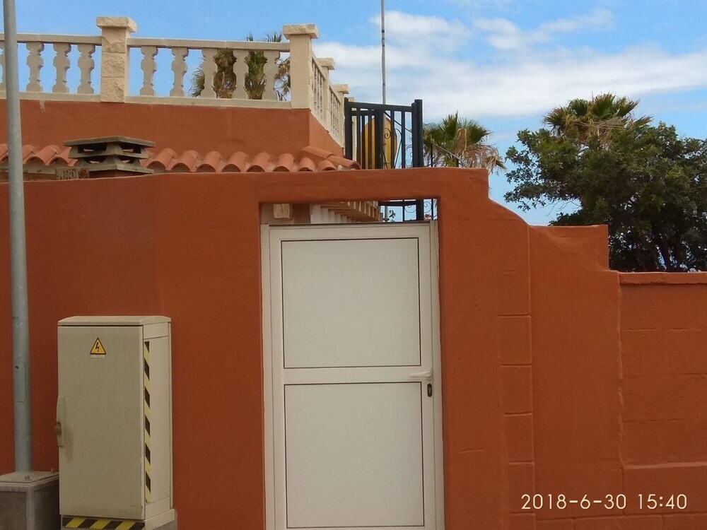 Studio in San Bartolomé de Tirajana, With Wonderful sea View, Pool Acc