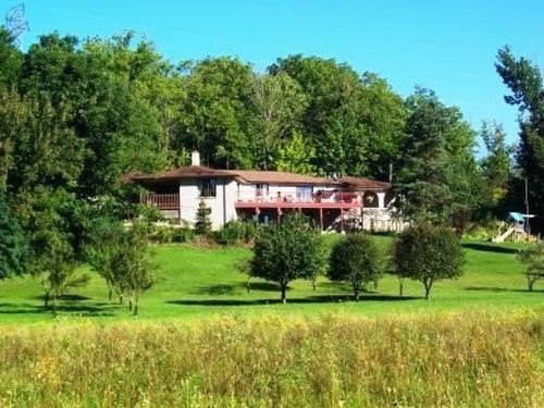 Sunnybrook Farm Garden-level Guest Suite