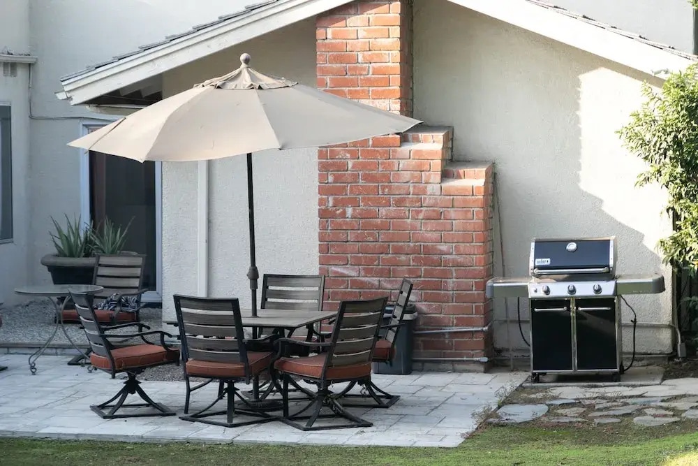 Sunny Pasadena Mansion, Sparkling Heated Pool & Projector Room!