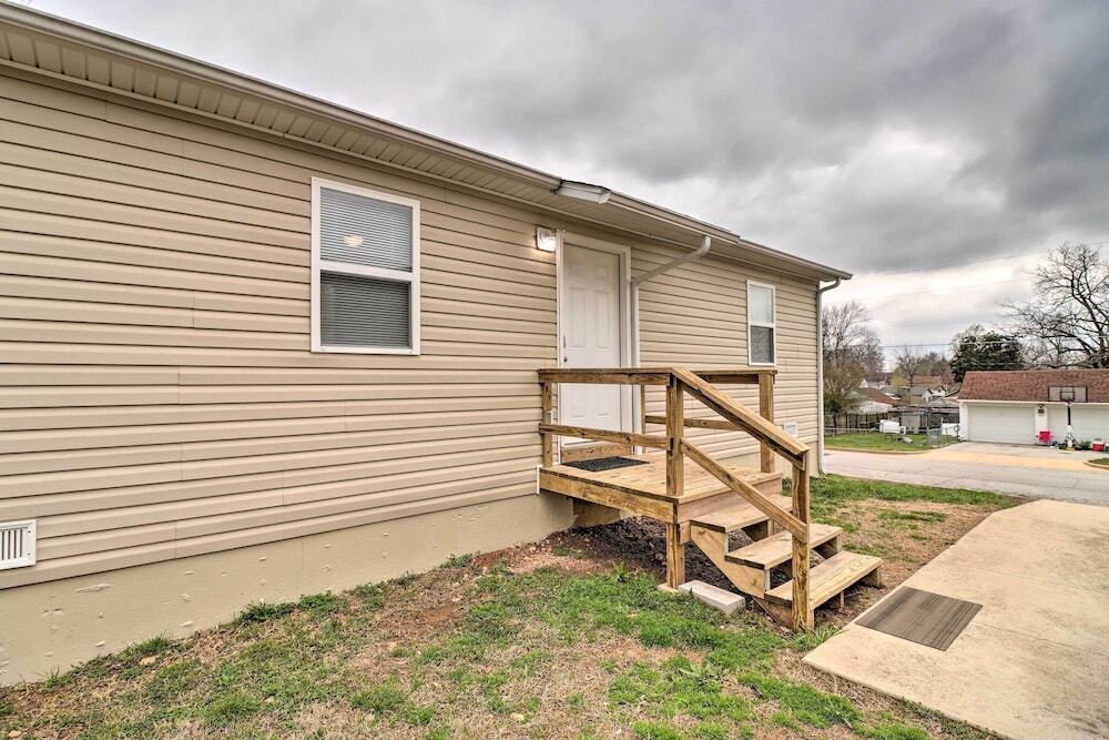 Stylish & Family-Friendly West Plains Home!