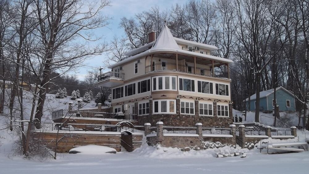 Steamboat Castle Bed & Breakfast