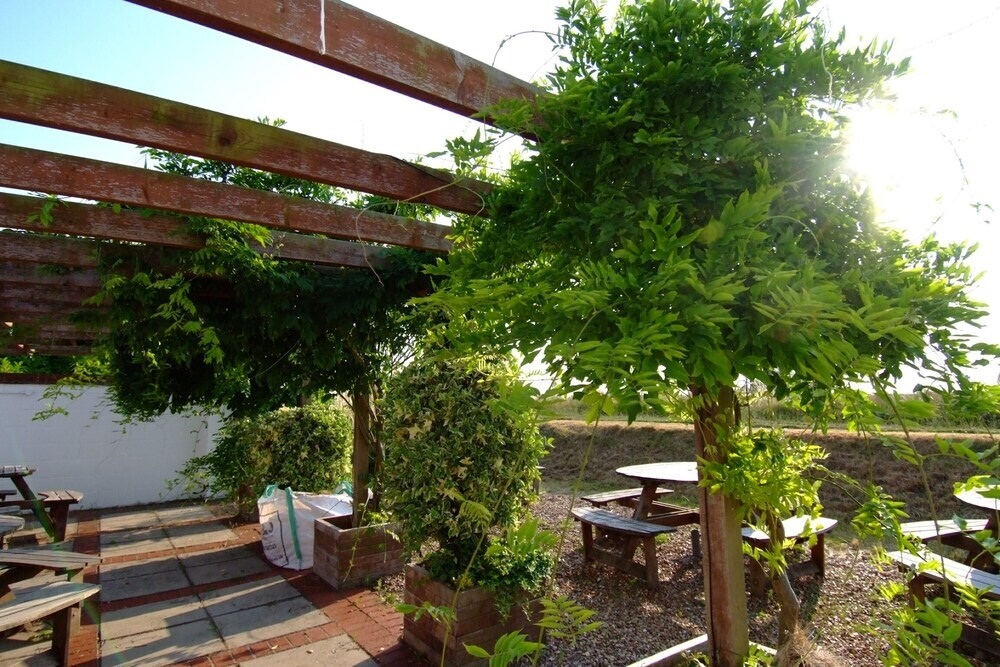 Picturesque Riverside Anchor By The Ouse