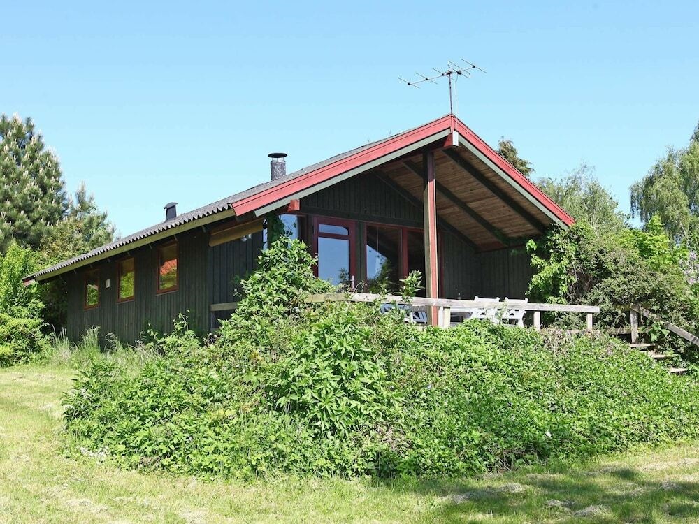 Sunlit Holiday Home With Barbecue In Vordingborg