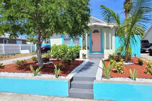 Lake Worth Beach Paradise Cove Cottage 2-1Bedroom