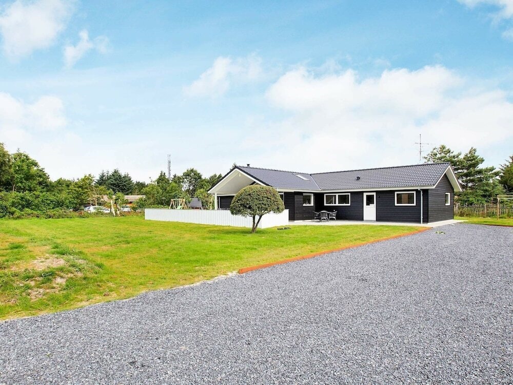 Swanky Holiday Home in Bl vand With Whirlpool