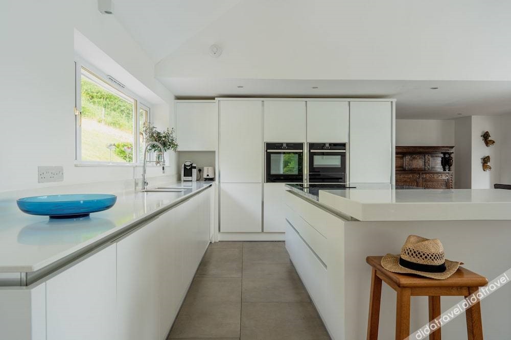 The Curlews - A Boutique Waterside Home