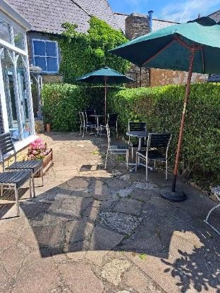 The Ilchester Arms Hotel