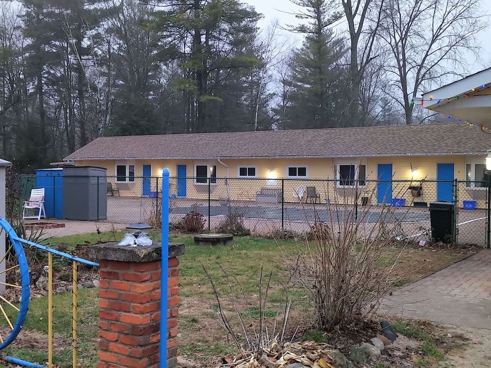 The Pinewood - Adult Getaway By The Lake