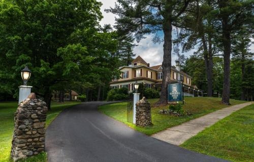 Rockwell Falls Inn And Wine Bar