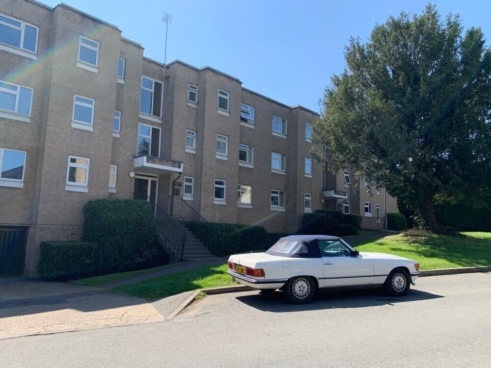 Sunny 2-Bedroom Flat In Hoddesdon