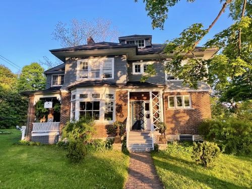 The Captain's House Bed and Breakfast