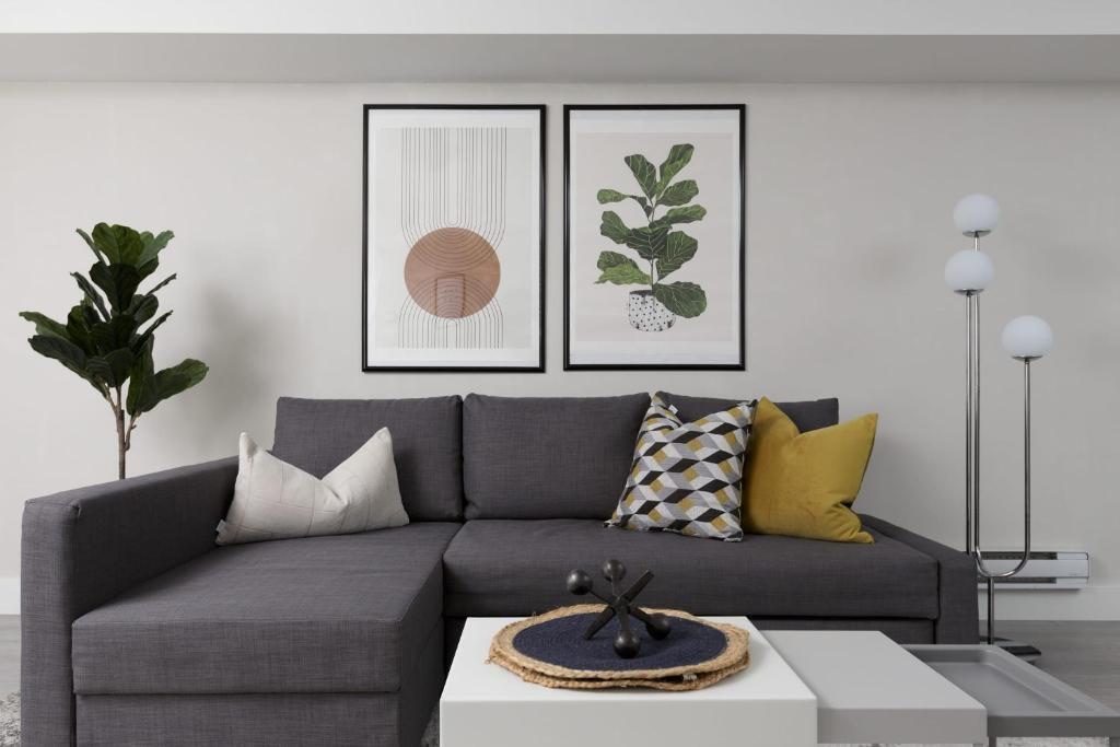 Tastefully Furnished & Newly Updated 2 BD Central Lynn Valley, North Vancouver