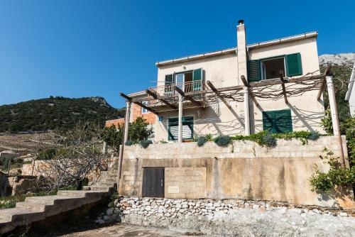 Three-Bedroom Holiday Home in Potomje