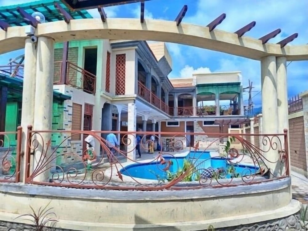 Gator's Paradise Resort