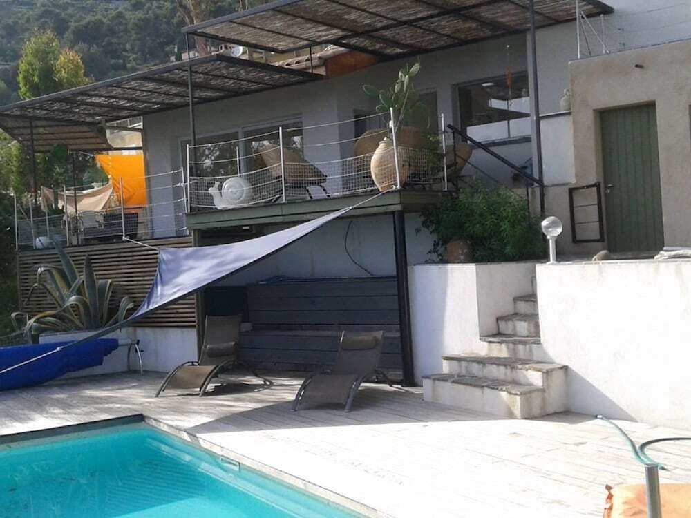 Spacious Villa In Toulon With Private Pool