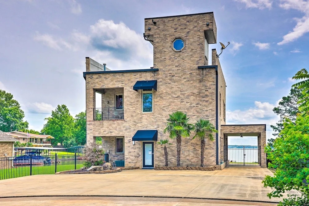 Waterfront Home ~ 4 Mi To Oaklawn Racing Casino!