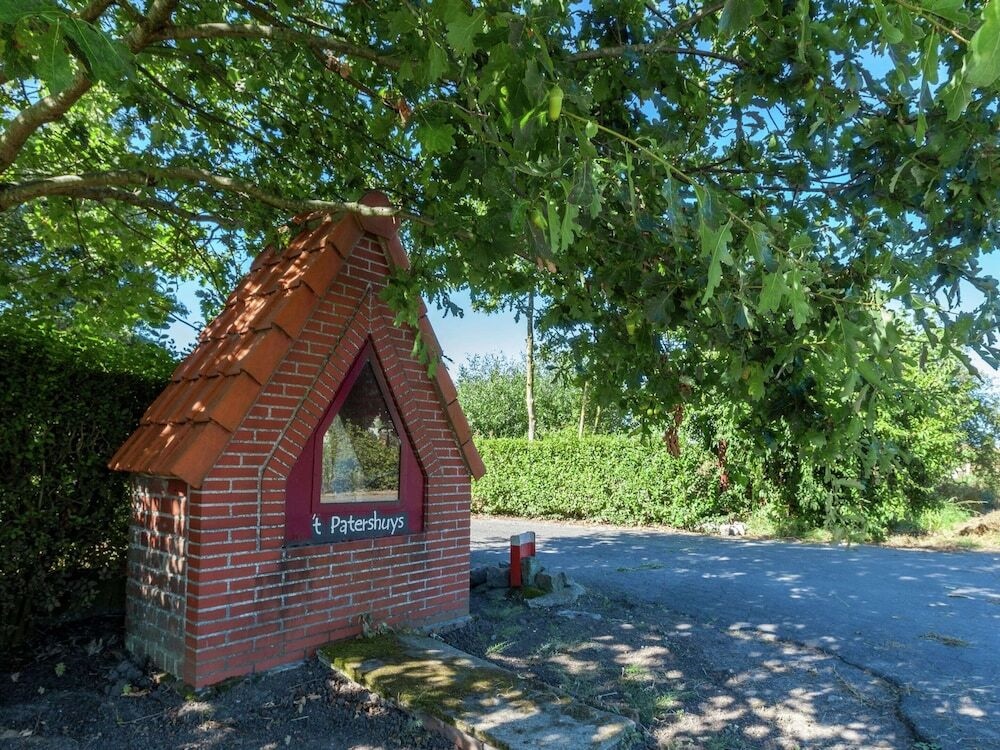 Countryside Farmhouse In Vleteren With Terrace