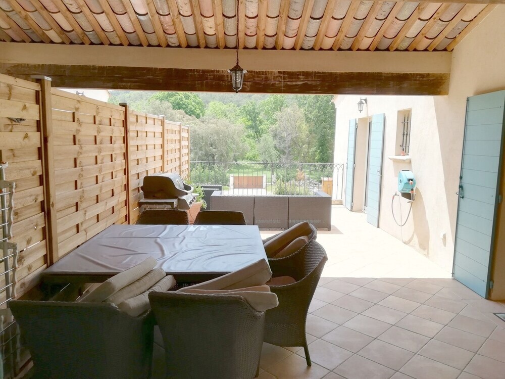 Villa With 3 Bedrooms In La Mole, With Wonderful Mountain View, Indoor